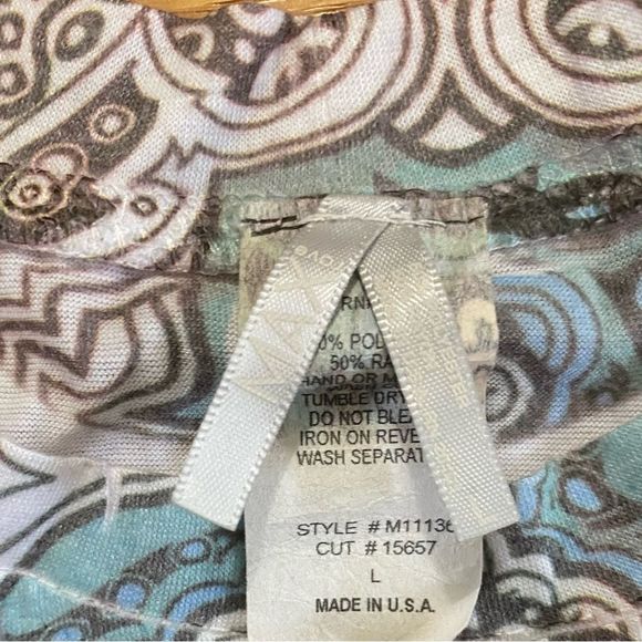 Max Rave Shirt Women’s Large Geometric Design Multicolor Y2K Top Review Measure* - Picture 3 of 5